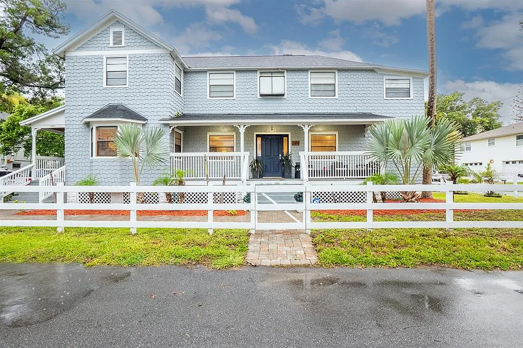 3 bed, 1.0 bath, 1099 sqft, $2,250 — Photo 1