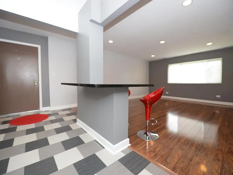 650 Perrie Dr #301 — Photo 6