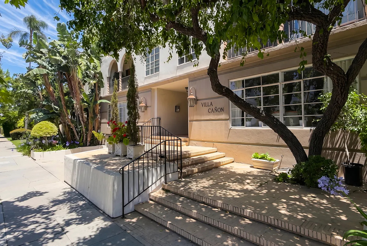 Building Photo - 434 S Canon Dr #205