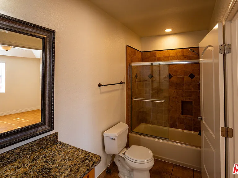 5766 Newcastle Ave — Photo 14