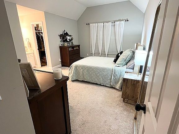 4th image of 15 Sterling Green Ct