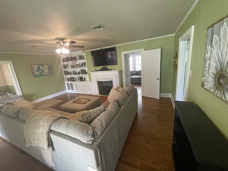 3642 Gilbert Dr — Photo 5