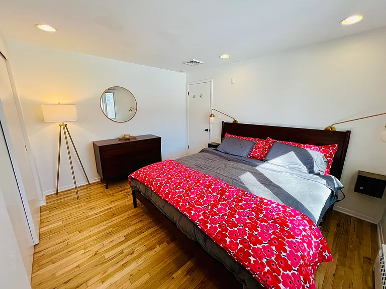 2530 Hawthorn Ave — Photo 9