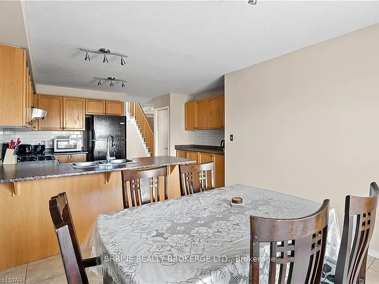 1841 Foxwood Ave #UPPER — Photo 12