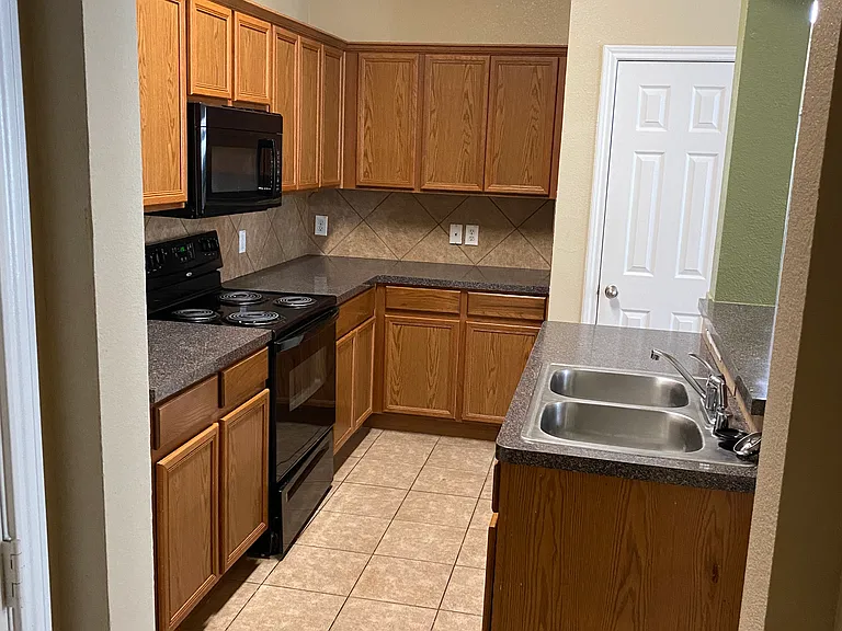 819 Walnut St — Photo 8