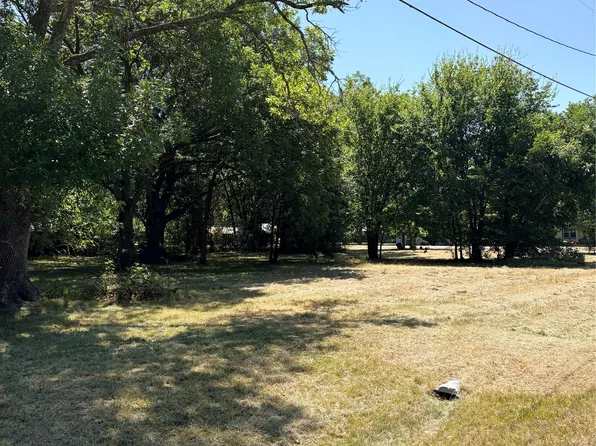 104 S Roy St, Coalgate, OK 74538