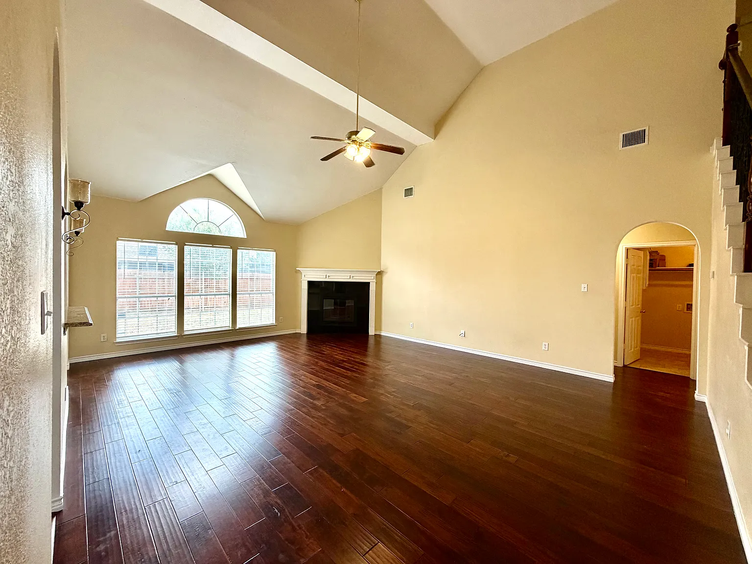5 bed, 3518 sqft, $3,695 — Photo 4
