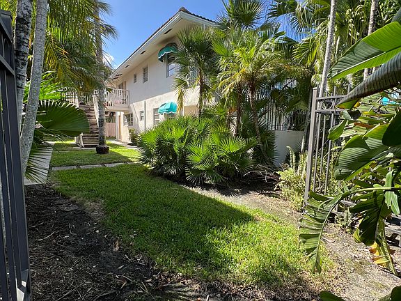 4th image of 2738 NE 30th Pl APT 13