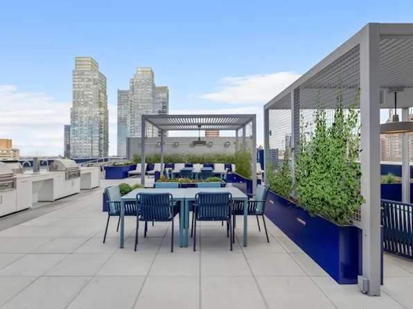 555 West 38th Street image 16 of 21