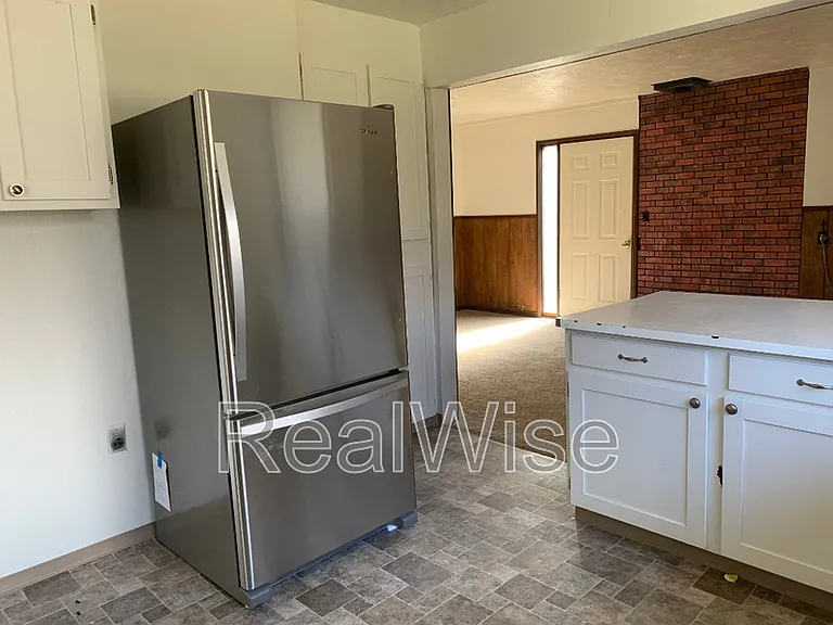 860 Glendale Ave — Photo 6