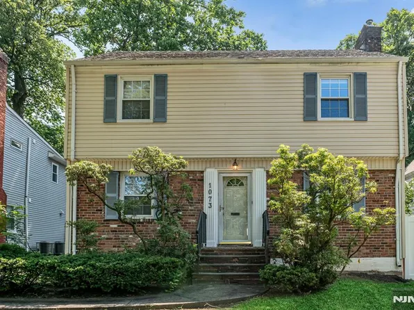 1073 Bromley Ave, Teaneck, NJ 07666