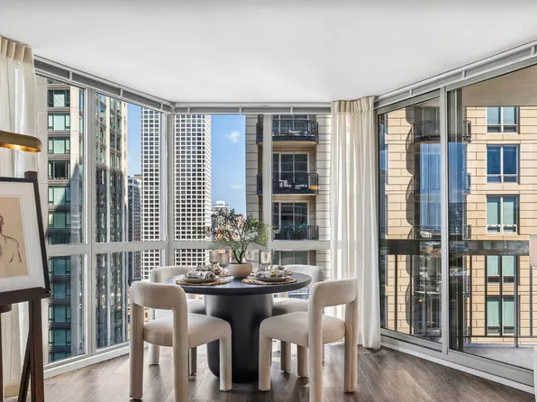 23 E Chestnut St #30D, Chicago, IL 60611