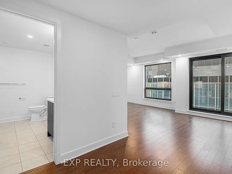180 George St #1301 — Photo 6