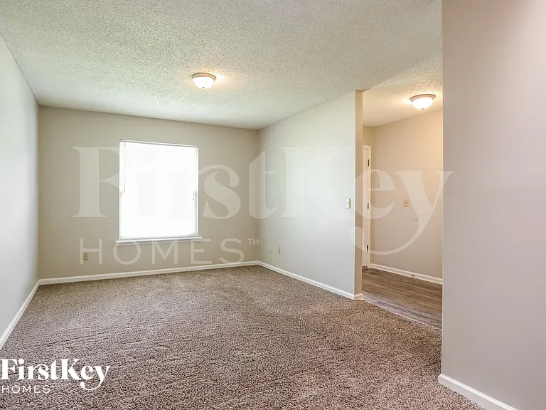 10904 Grand Trunk Ln — Photo 5