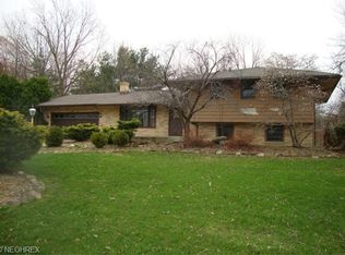 18739 Meadow Ln, Strongsville, OH