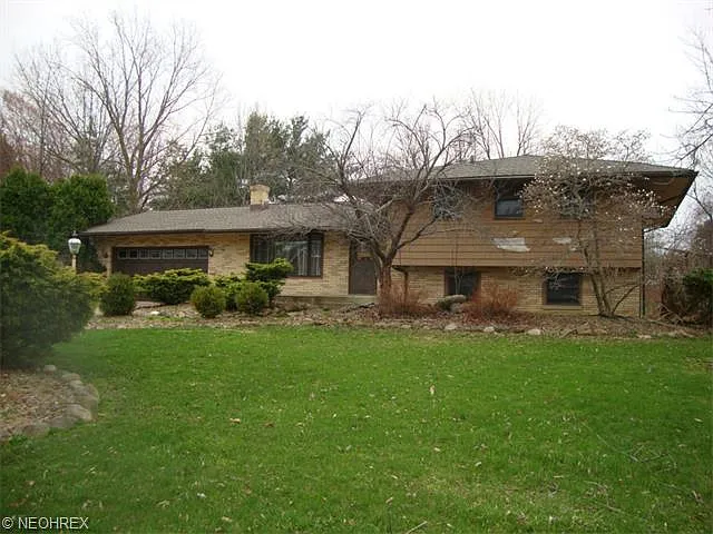 18739 Meadow Ln photo 1