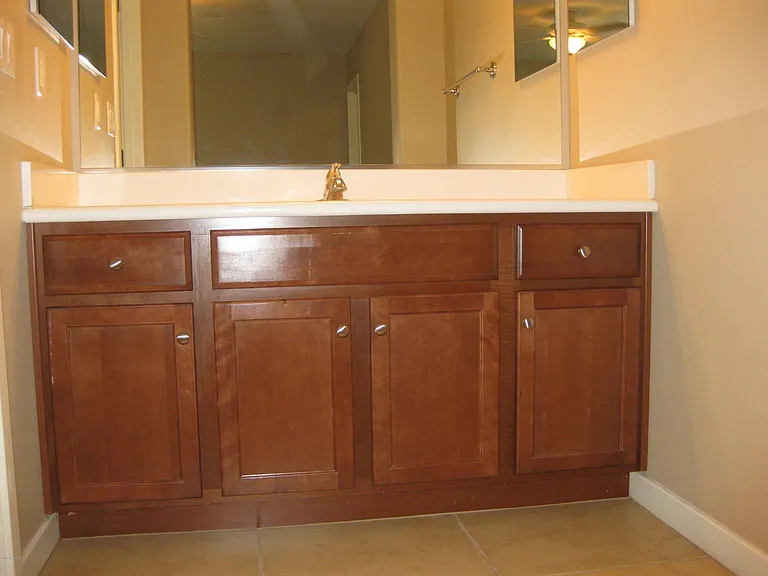 1115 E Cedar St — Photo 7