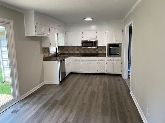 3rd image of 429 Bonneville Dr