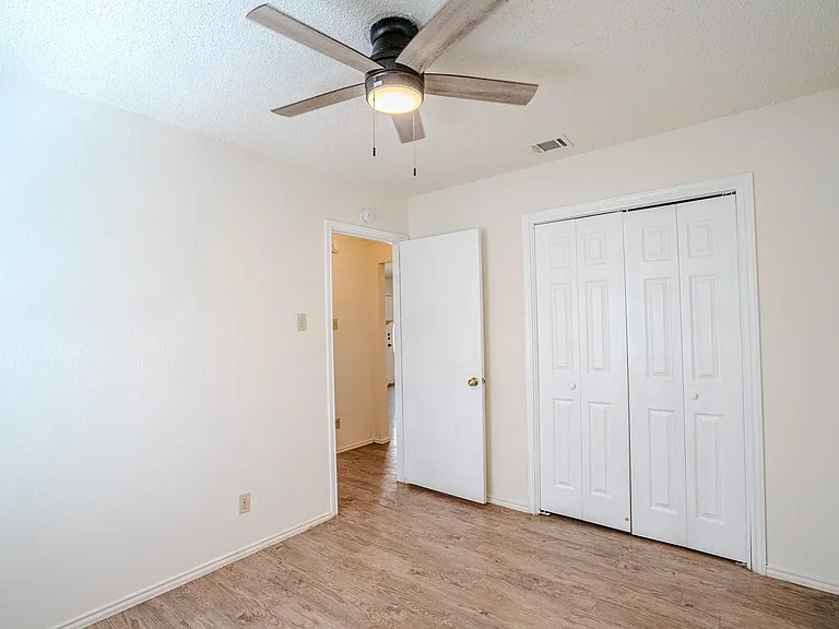 517 Cutty Trl #B — Photo 10
