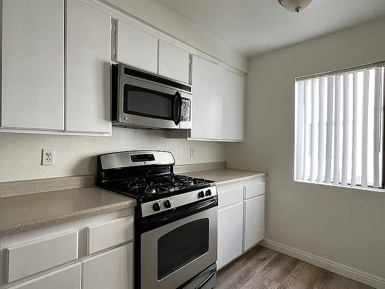 598 W Huntington Dr #K — Photo 19