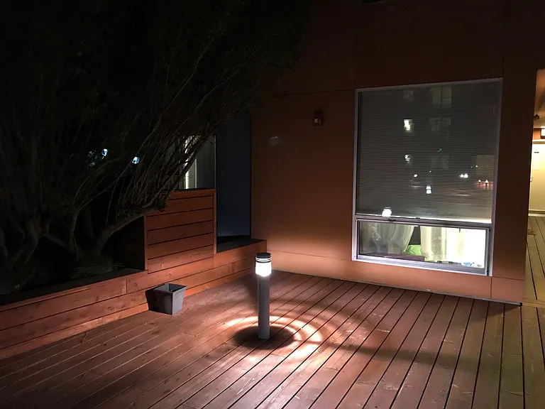 Redwood courtyard deck & private patio