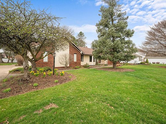 2nd image of 3211 Stonewood Dr