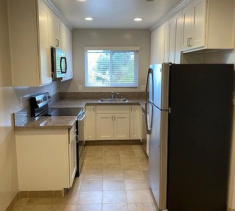 5th image of 560 Lincoln St #3ba906a16