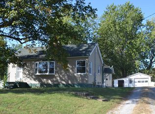 119 S 7th St, Albion, IL 62806