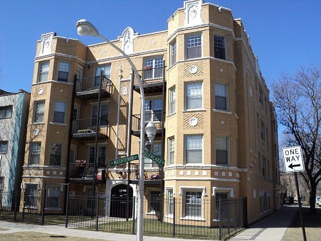 1st image of 6056 N Washtenaw Ave Unit 2