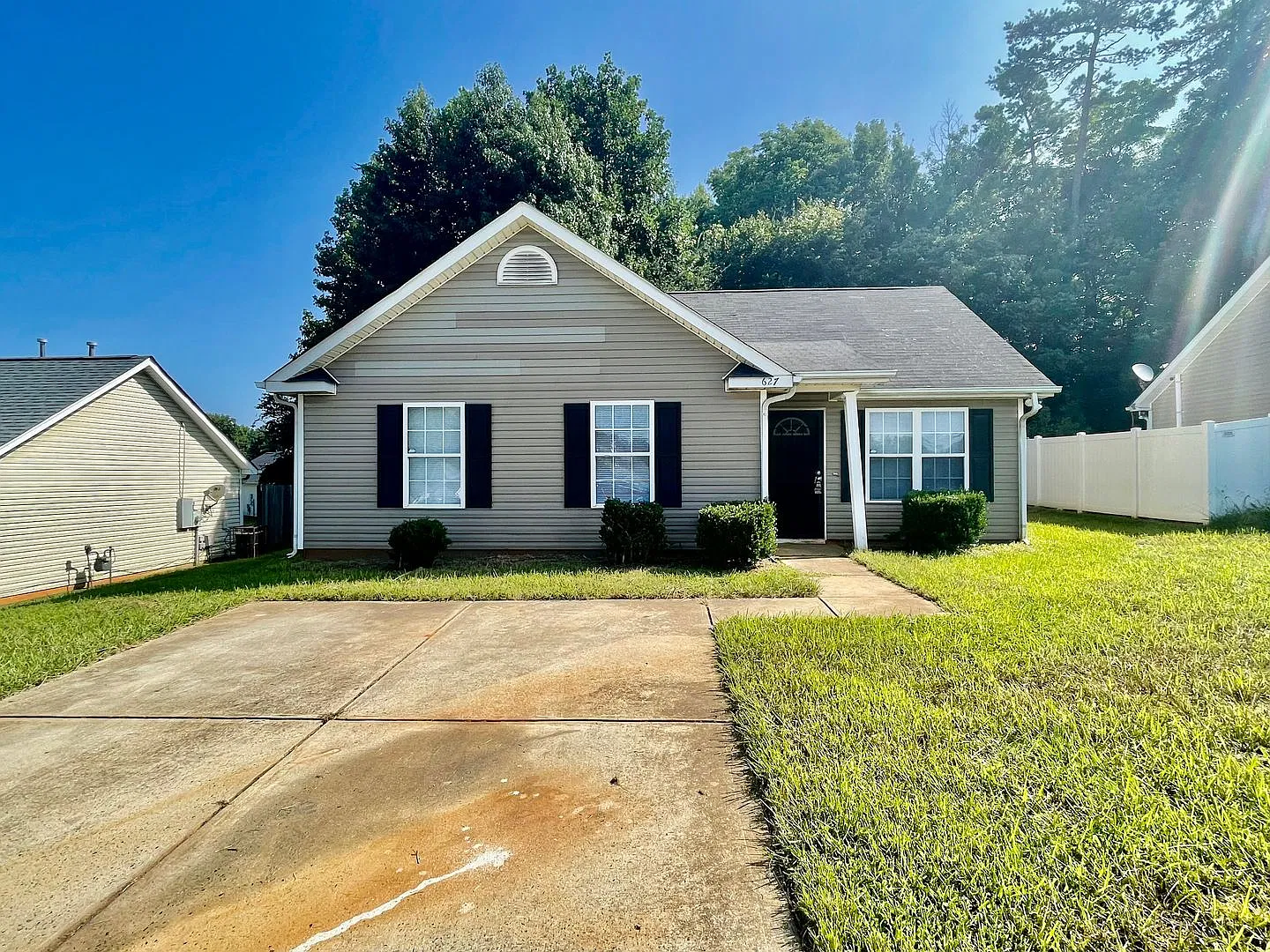 This lovely three bedroom two bath home in Charlotte, NC — Photo 1