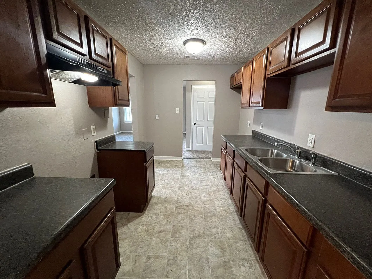 255 Glencoe Rd — Photo 2