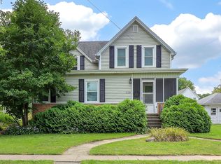 214 E Elm St, Sycamore, IL 60178