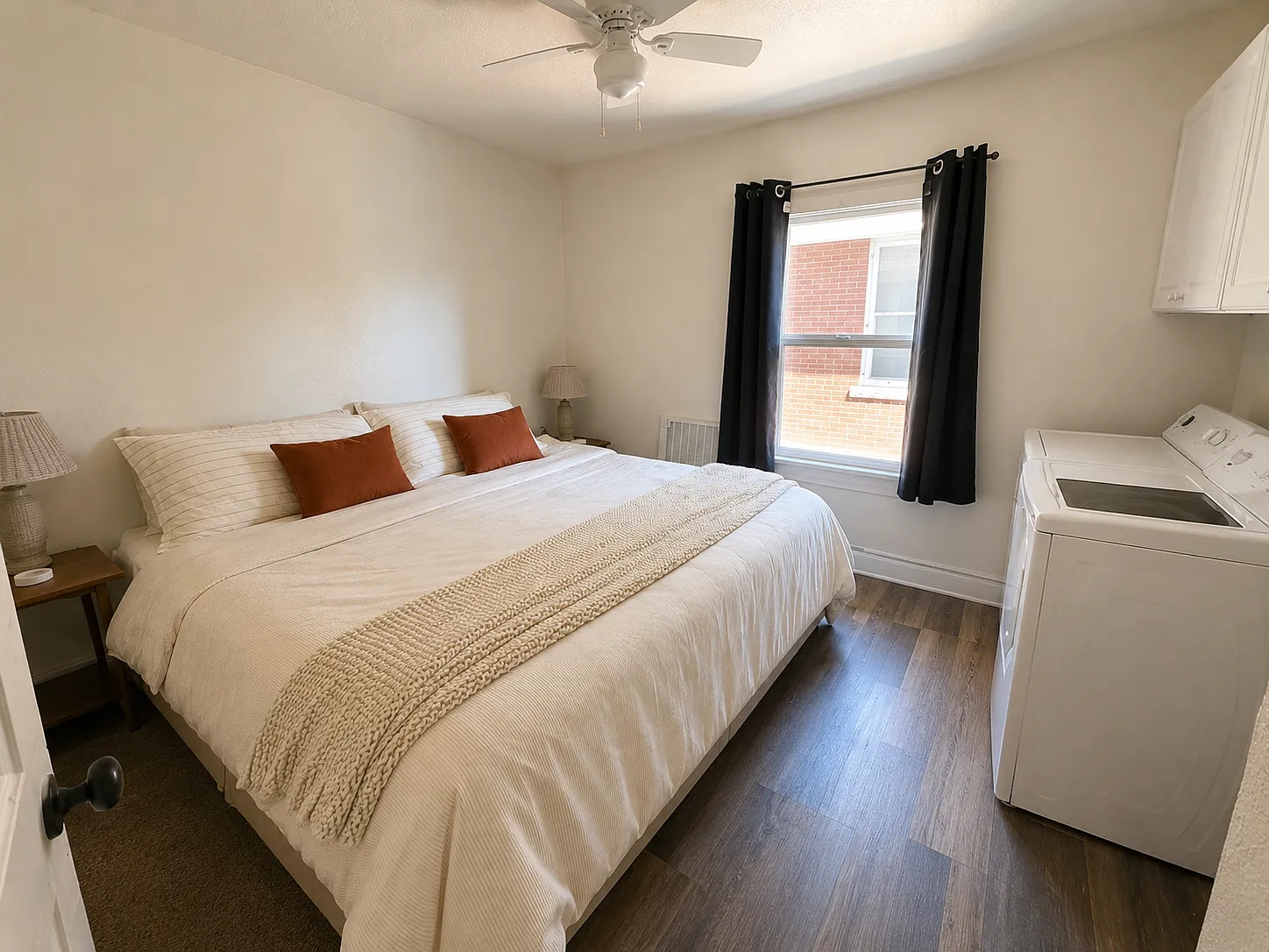 3 bed, 830 sqft, $2,700 — Photo 4