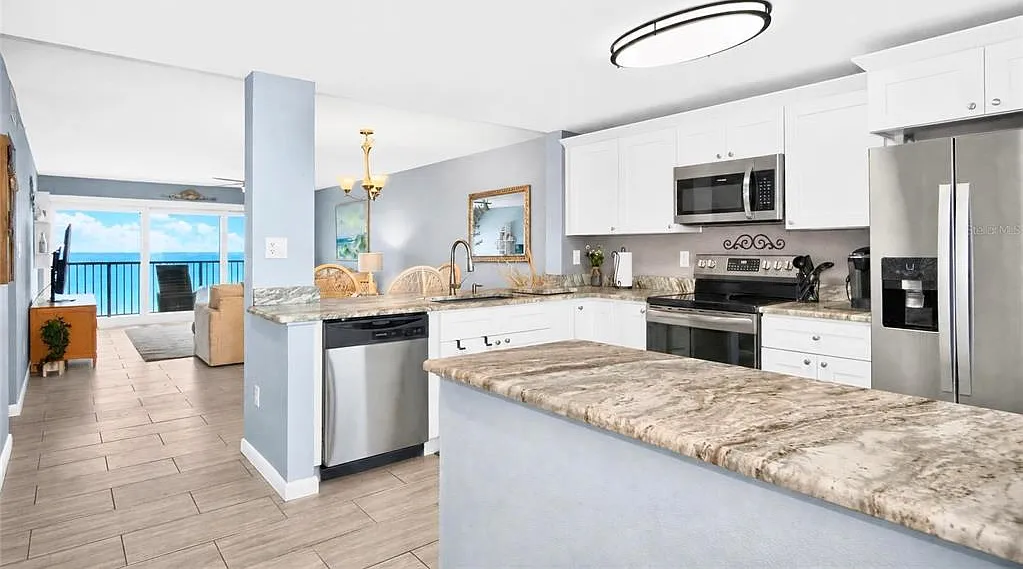 2 bed, 2.0 bath, 1225 sqft, $5,000 — Photo 2