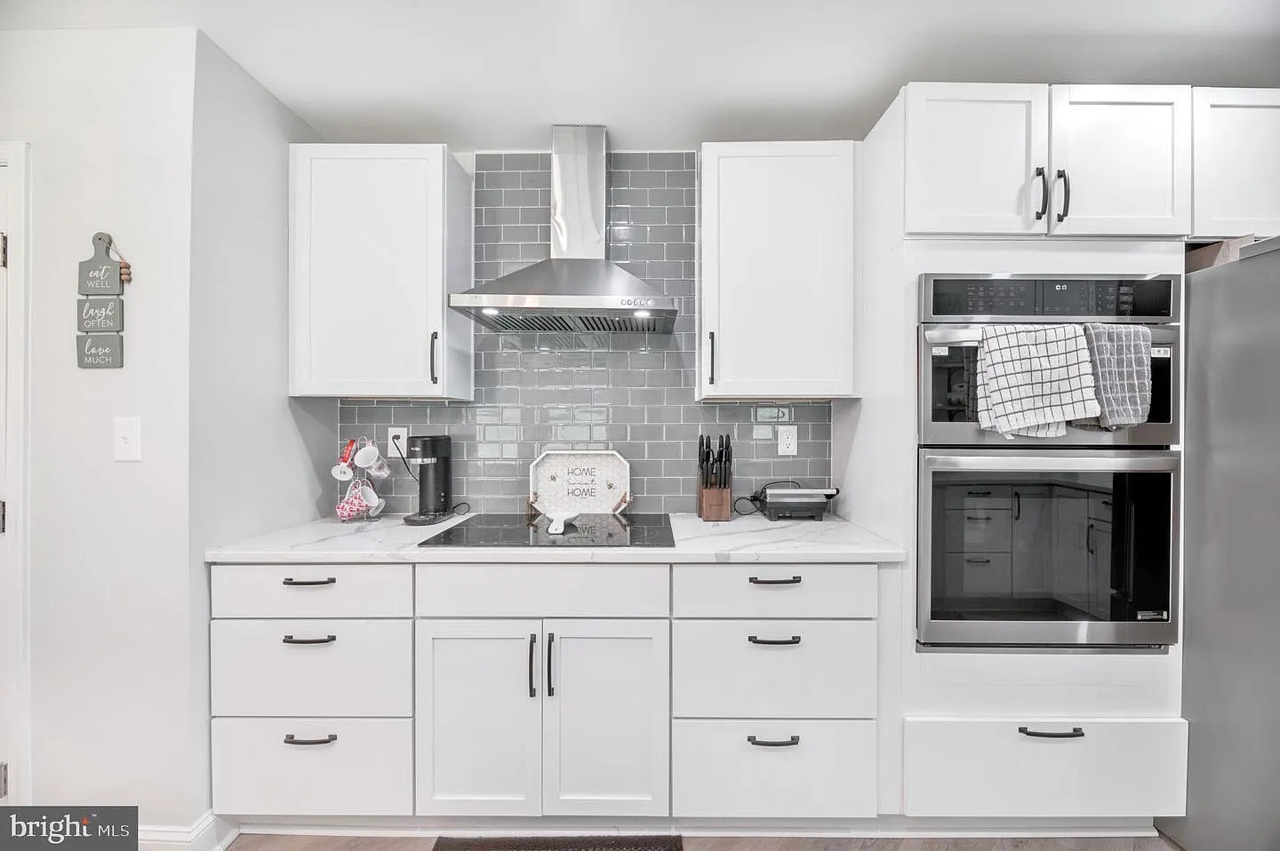 4 bed, 2.5 bath, 2370 sqft, $3,500 — Photo 4