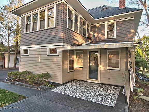 5th image of 208 W Grove St
