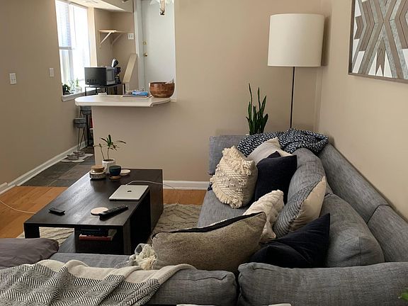 4th image of 1214 N Wolcott Ave