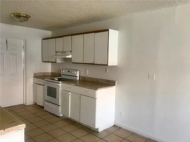 1038 NW 8th Ave — Photo 5