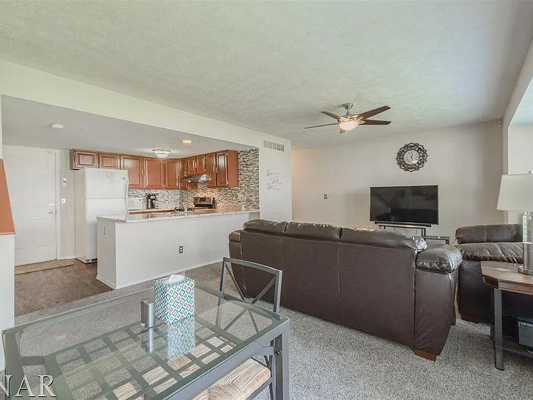 1222 Colonial Ave — Photo 1