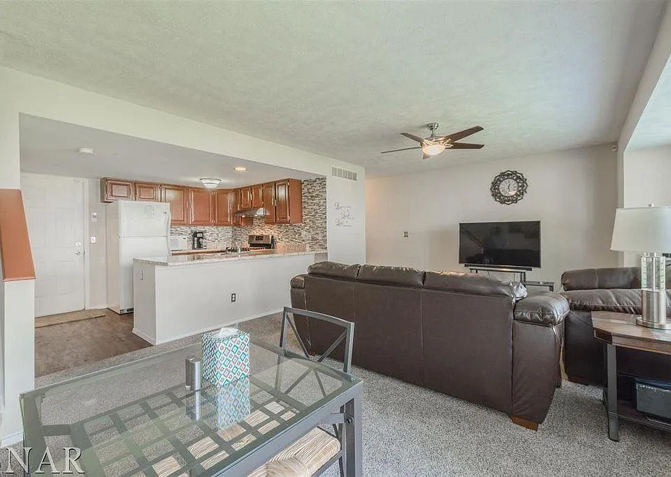 1222 Colonial Ave