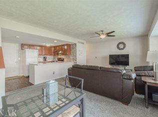 1222 Colonial Ave, Bloomington, IL 61701