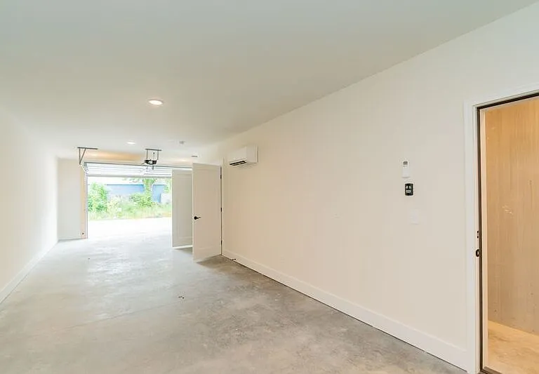 745 N Market St — Photo 16