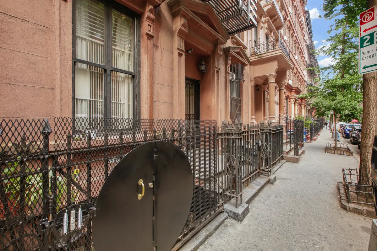 344 West 48th Street #1FE in Hell’s Kitchen, Manhattan | StreetEasy