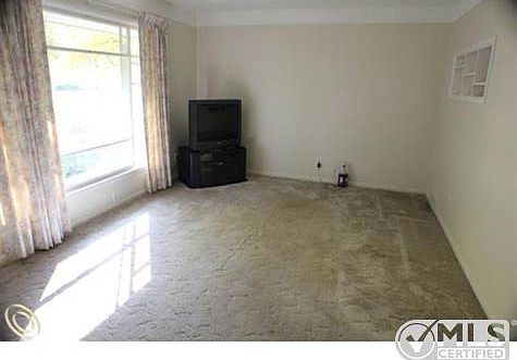 Living Room.jpg