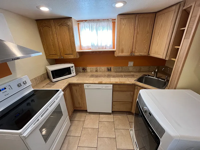 2129 S Fox St — Photo 2