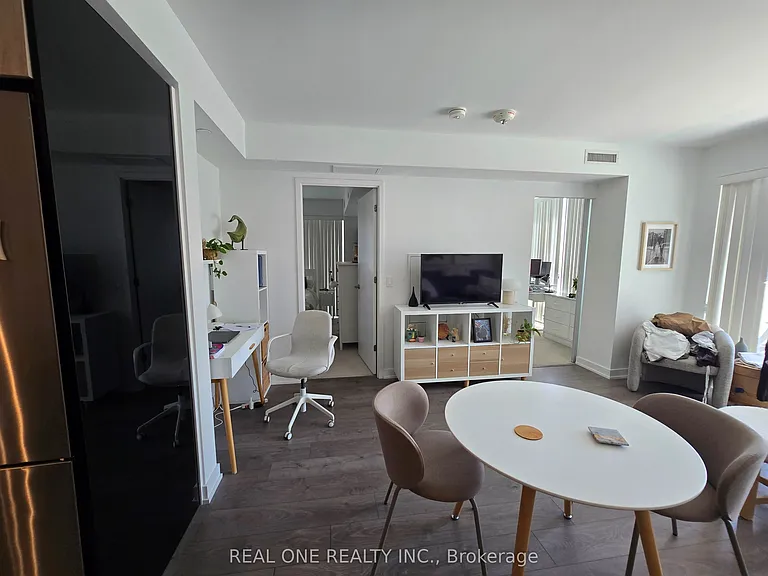 501 Yonge St #1109 — Photo 2