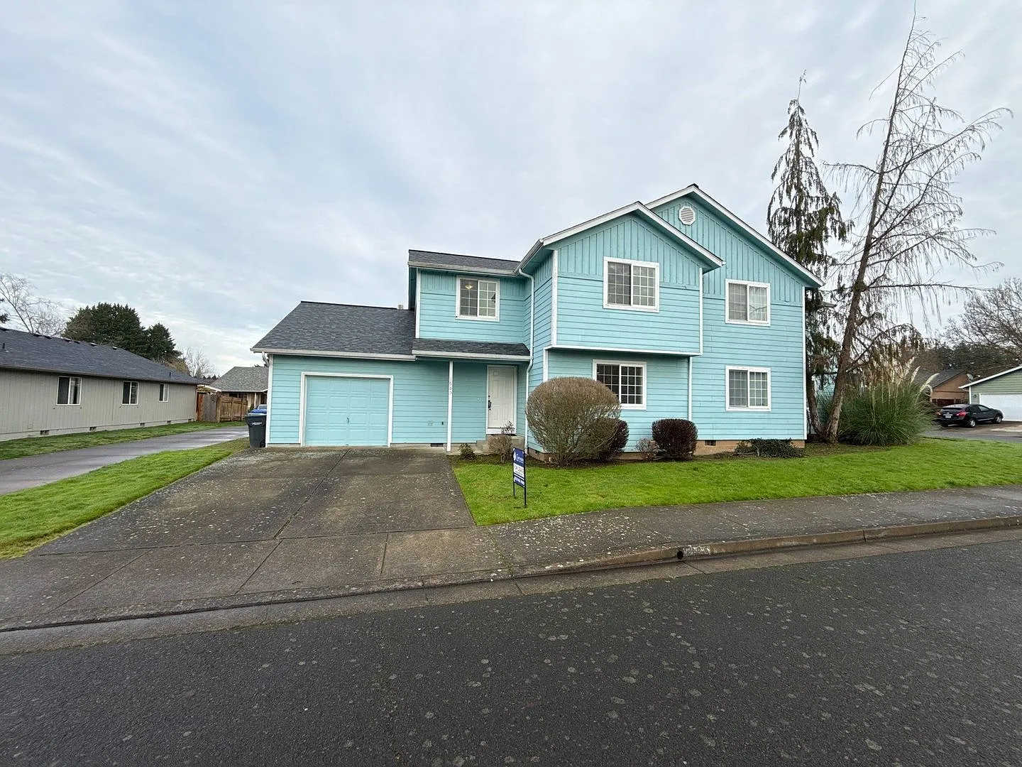3 bed, 2.0 bath, 1400 sqft, $2,145 — Photo 2