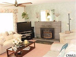 3rd image of 17 Harwood Dr