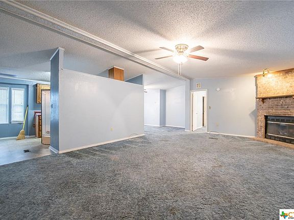 3rd image of 612 Braunfels East Dr