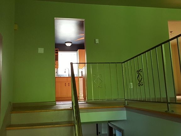 5th image of 19 Lawrence Dr
